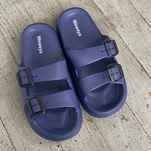 NWT Weweya Blue Pillow Slipper Size 40-41